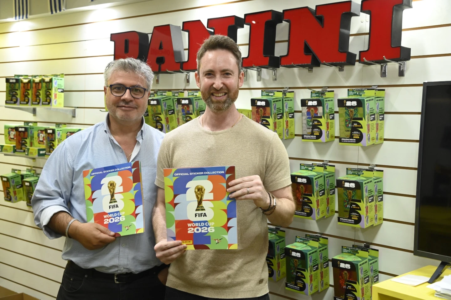 Gerardo Paciel, gerente de marketing de Durulte, y Nicolás Lerner, representante de Panini en Uruguay.