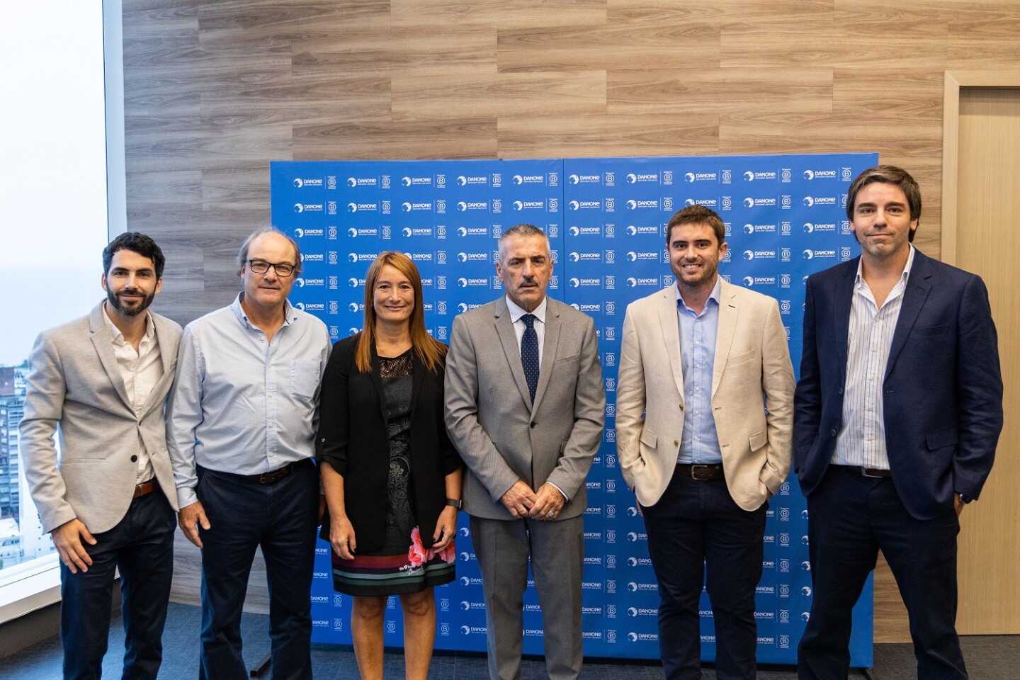 Autoridades de Danone Uruguay junto a Eduardo Andrés de Dinacea.