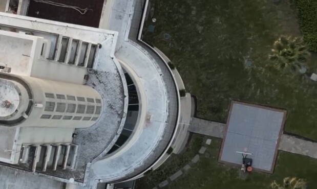 Vista cenital del edificio del Yacht Club Uruguayo.