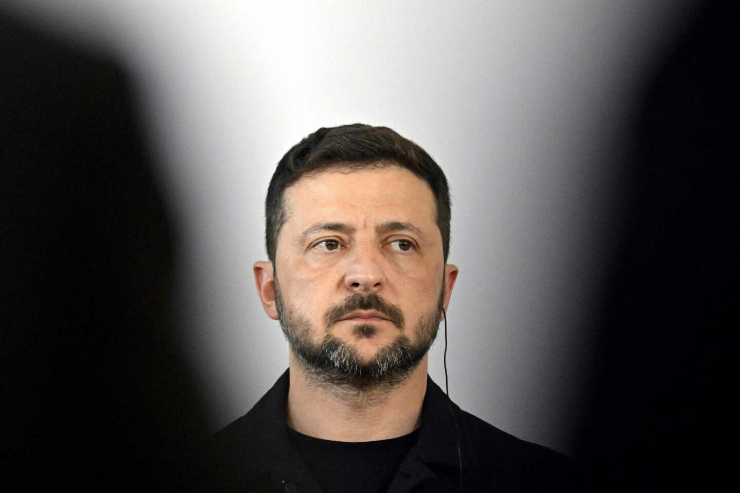El presidente ucraniano, Volodymyr Zelensky, se dirige a una conferencia de prensa con su homólogo austriaco en el palacio presidencial de Hofburg en Viena, Austria.