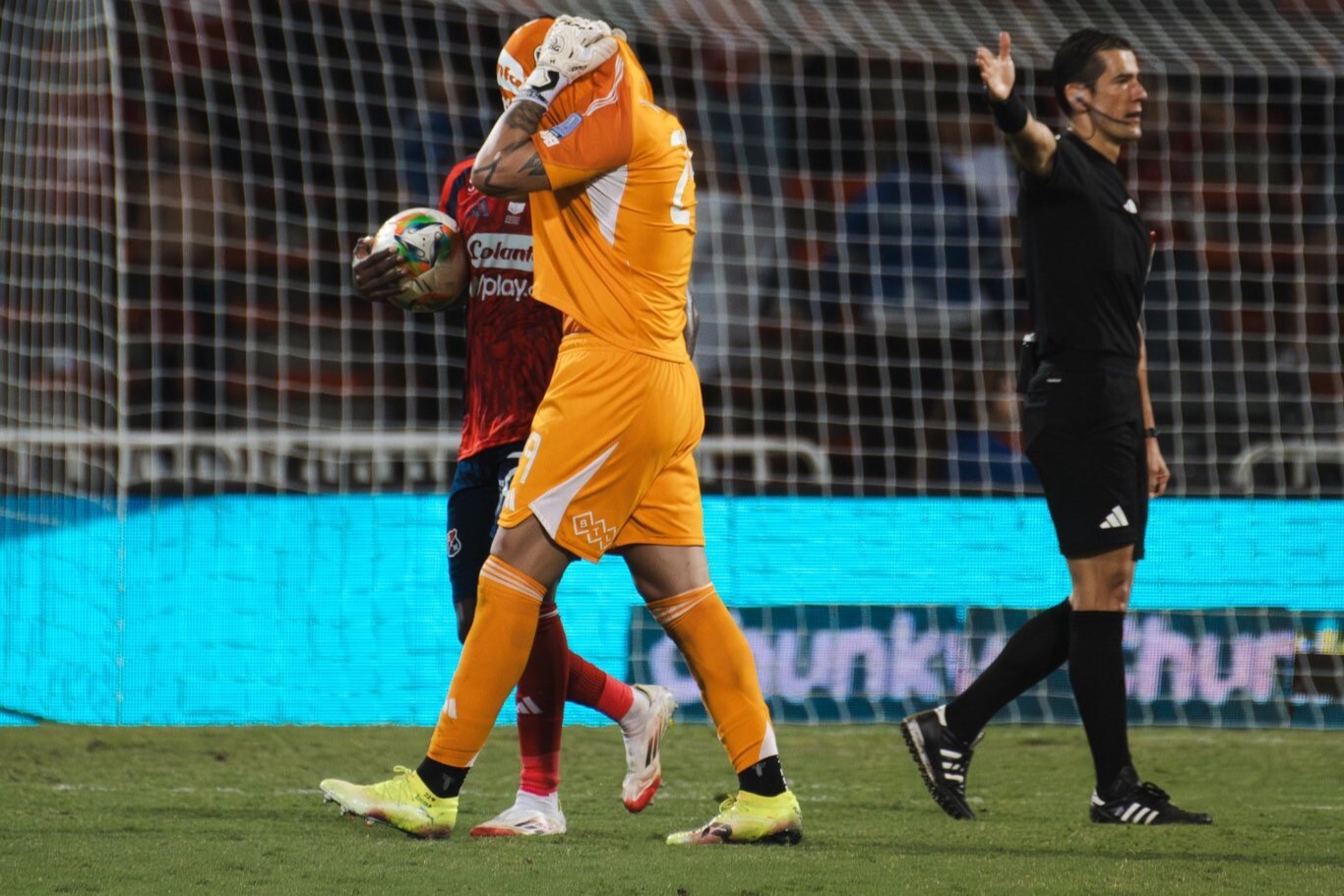 Washington Aguerre tras su error en el partido entre Independiente Medellín y América de Cali.