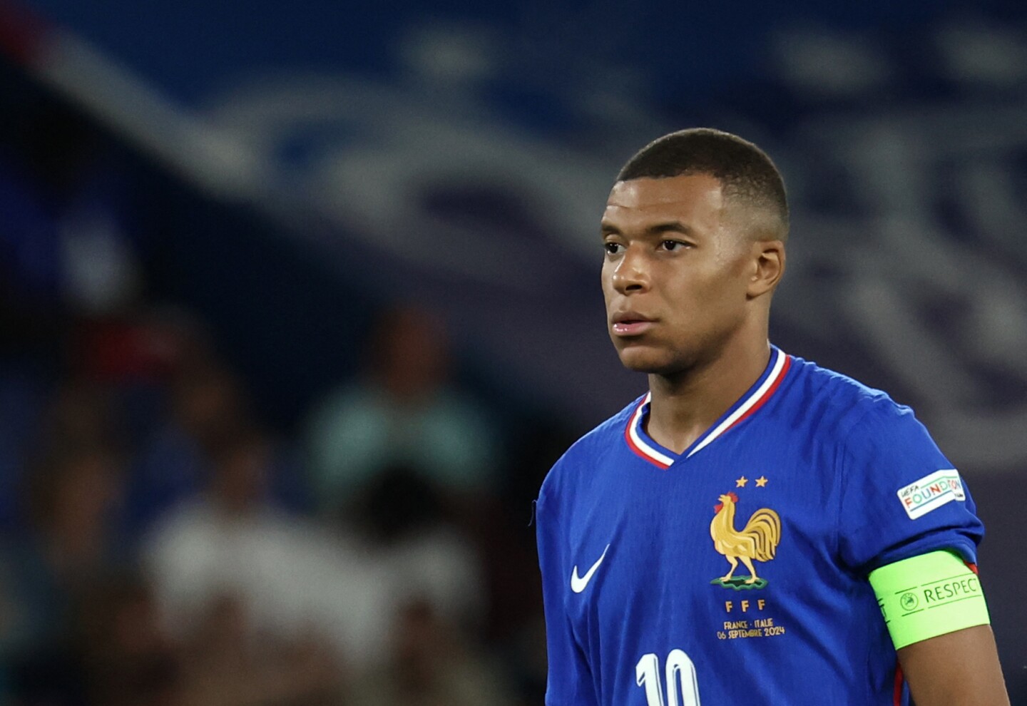 Kylian Mbappé defendiendo la camiseta de Francia.