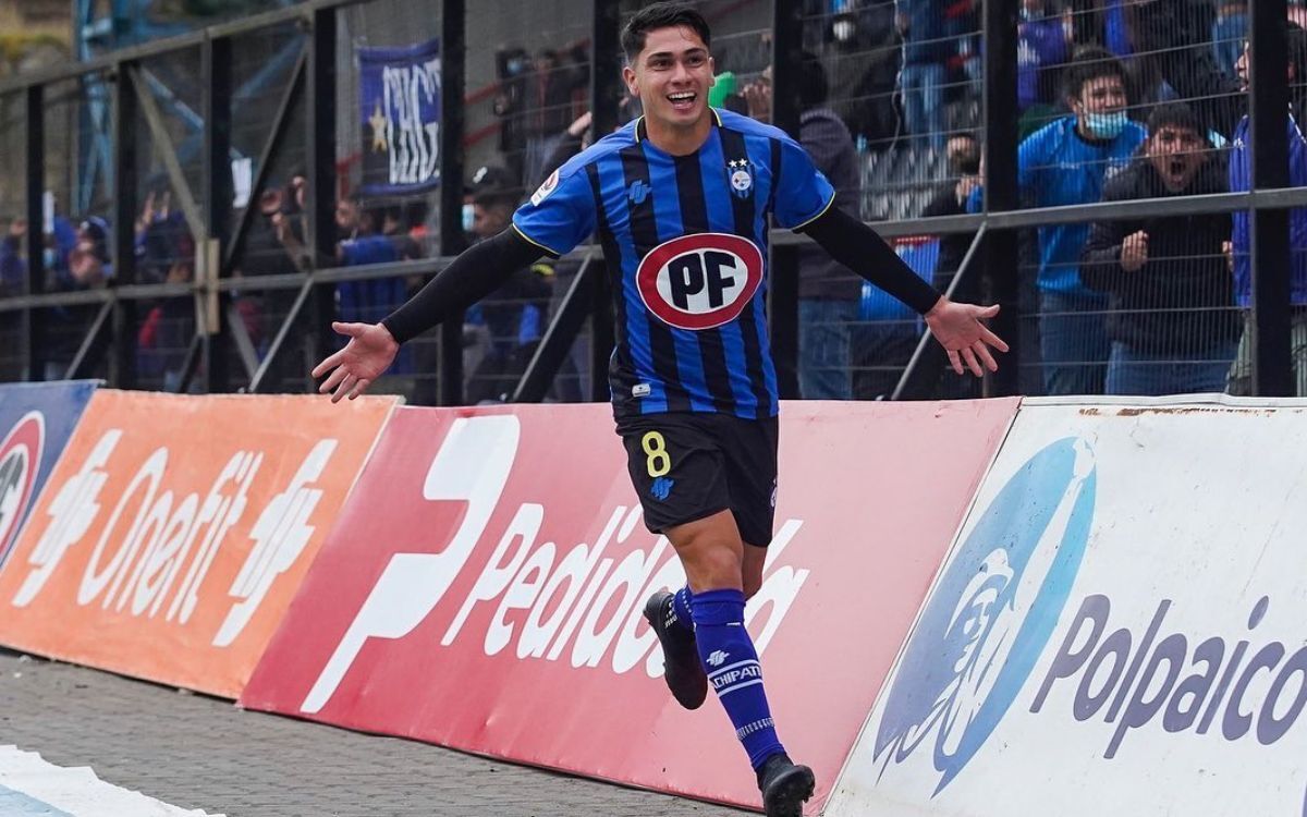 Gonzalo Montes defendiendo la camiseta de Huachipato.