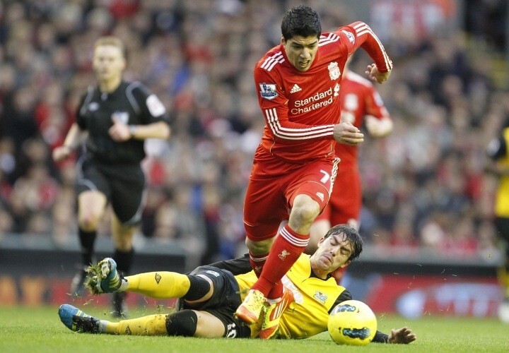 Luis Suárez jugando en Liverpool.