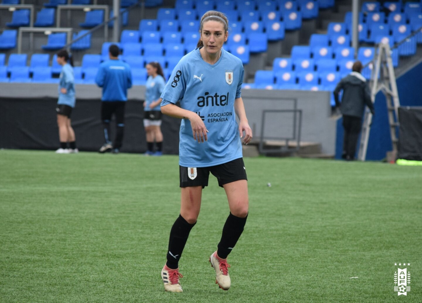 Sofía Oxandabarat entrenando con la selección uruguaya. Foto: @AUFfemenino