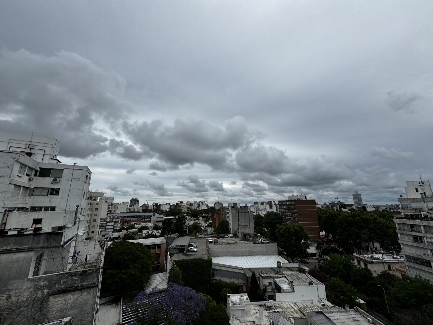 Cielo nuboso en Montevideo.