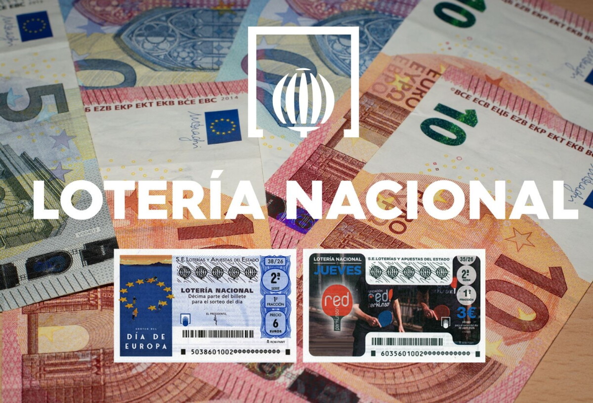 Billetes de la Lotería Nacional de España con billetes de euros.