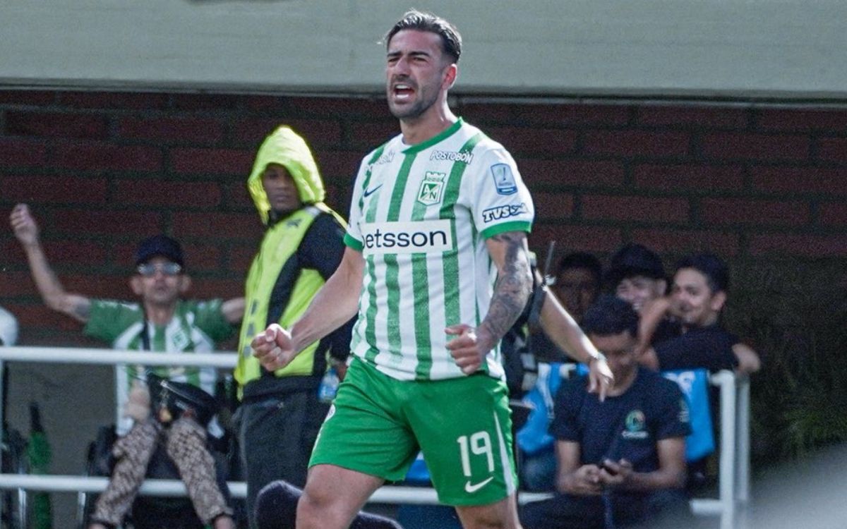 Facundo Batista celebra el gol anotado en el partido entre Atlético Nacional y Alianza.