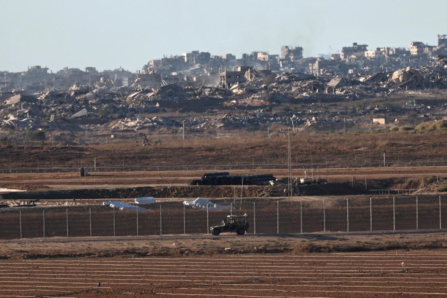 Patrullas israelíes a lo largo de la frontera con Gaza