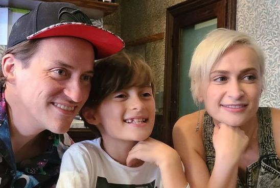 Matthew Hutchins, Halyna Hutchins y su hijo. Foto: Instagram.
