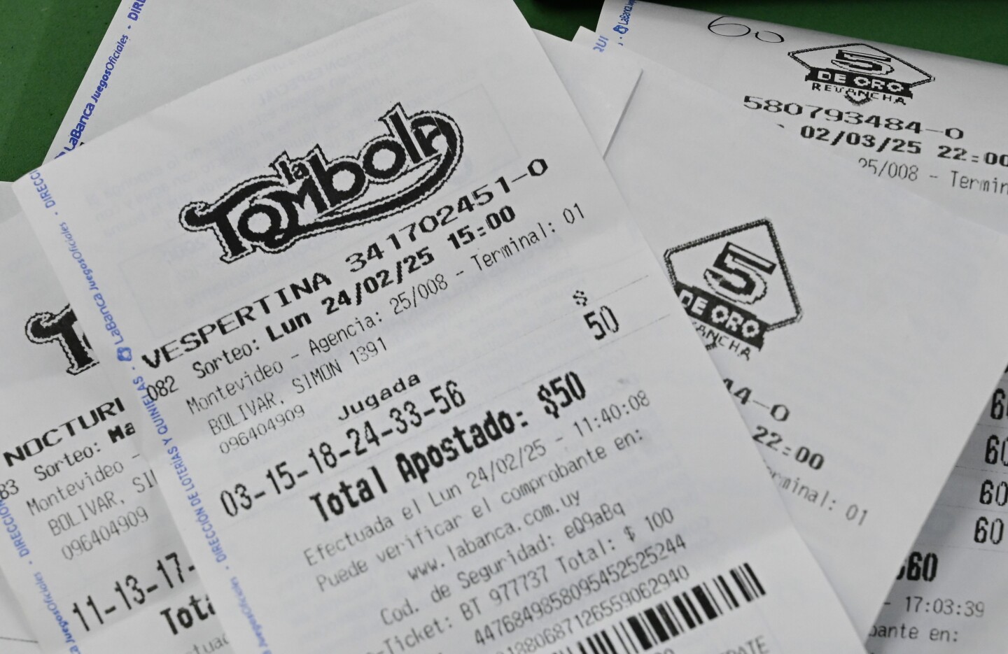 Boletas de juego de la Tómbola vespertina y nocturna.