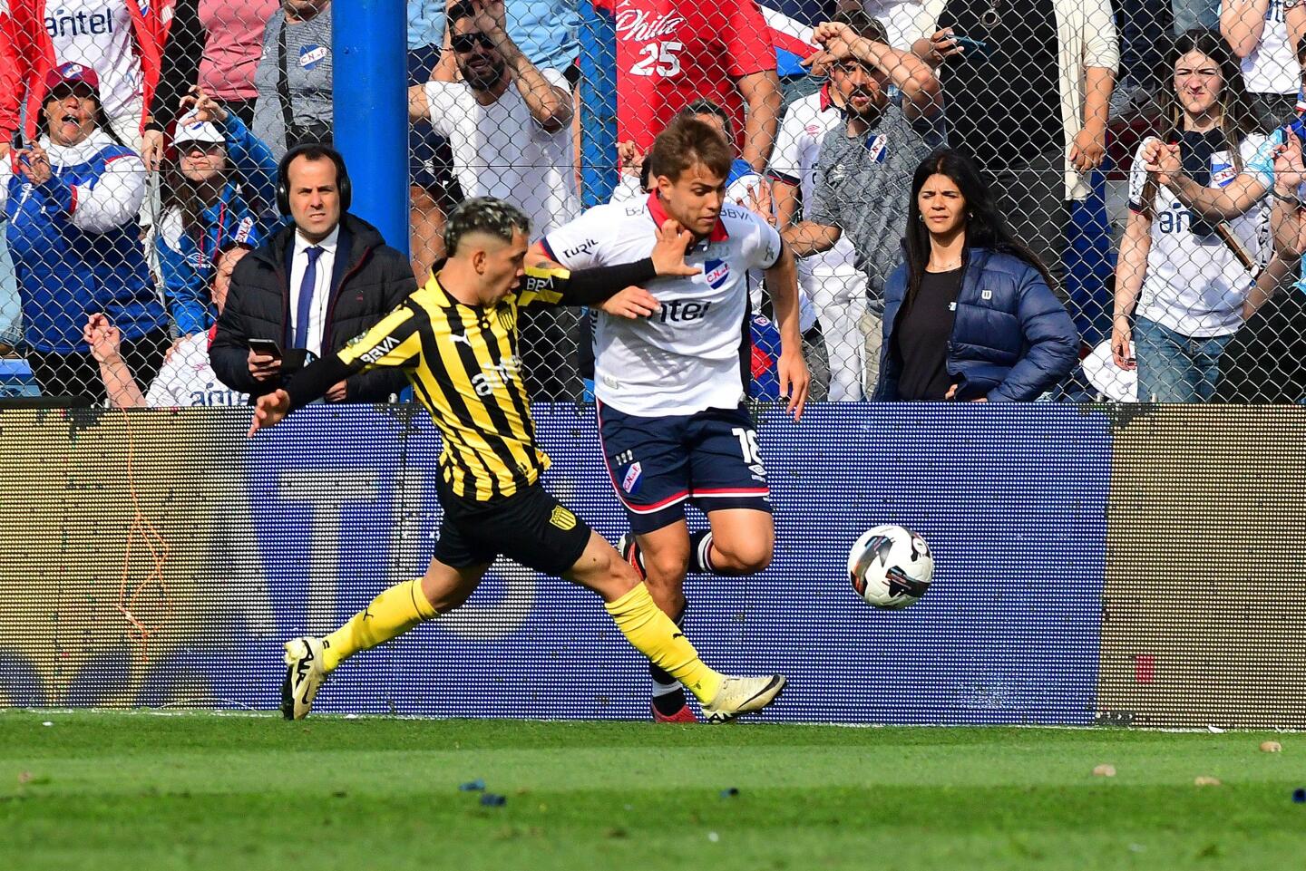 Jeremía Recoba deja atrás la marca de Leo Fernández en un clásico.