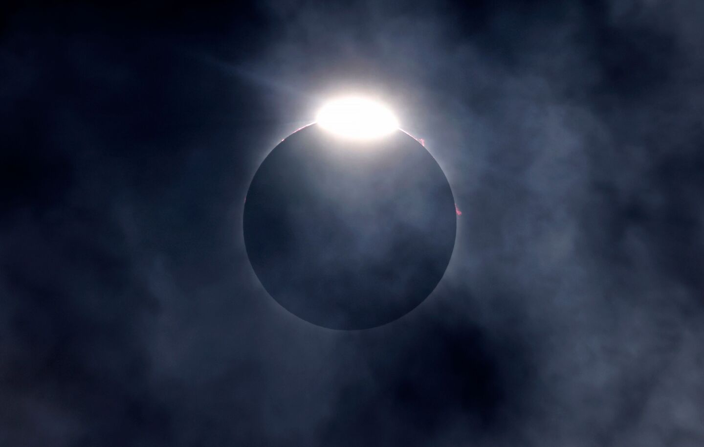 Evento de masas: América del Norte vivió un eclipse solar total impactante