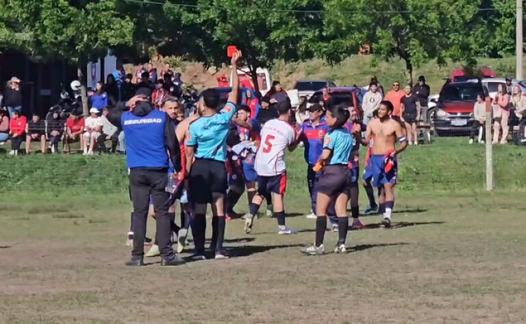 Futbolista de Maldonado agrede a un árbitro