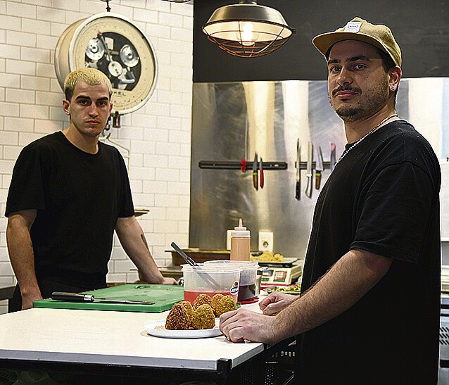 Plato 2. La dupla de cocineros uruguayos al frente del proyecto se conocieron trabanando en la temporada en el Este.