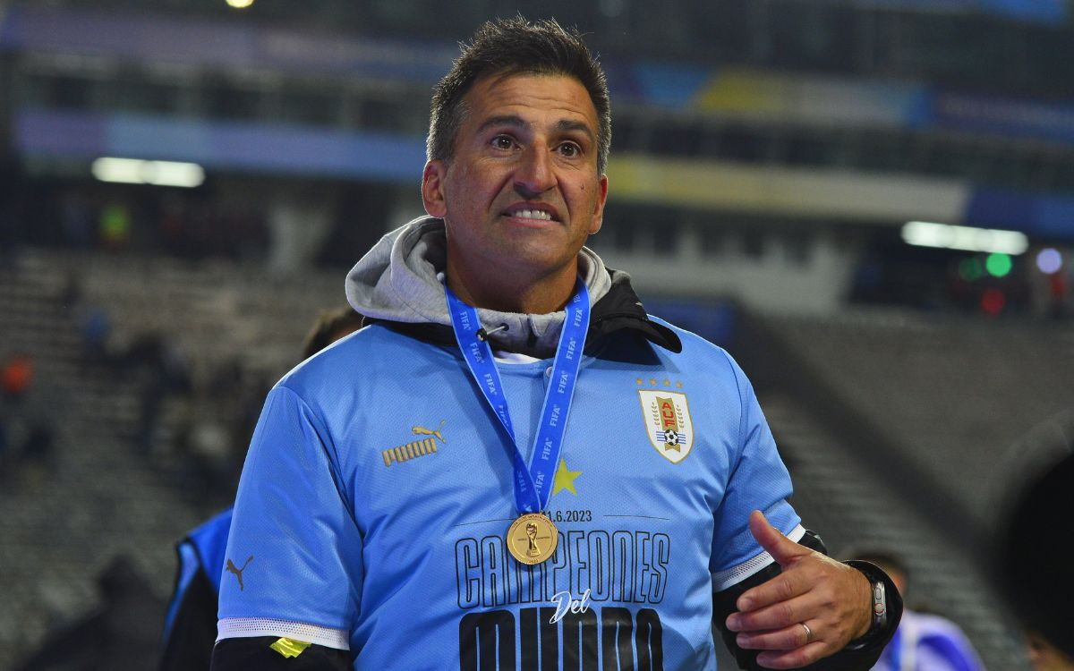 Marcelo Broli celebra el título de la Copa del Mundo Sub 20 con Uruguay.