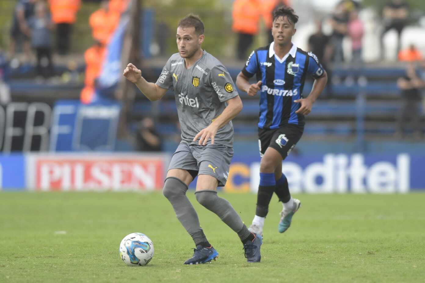 Sebastián Cristóforo en el partido entre Liverpool y Peñarol en Belvedere.