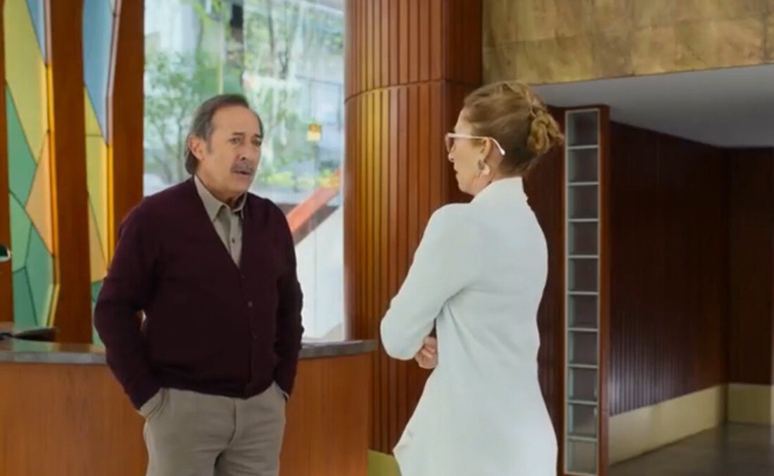 Miriam Odorico como Susana en "El Encargado", compartiendo escena con Guillermo Francella.