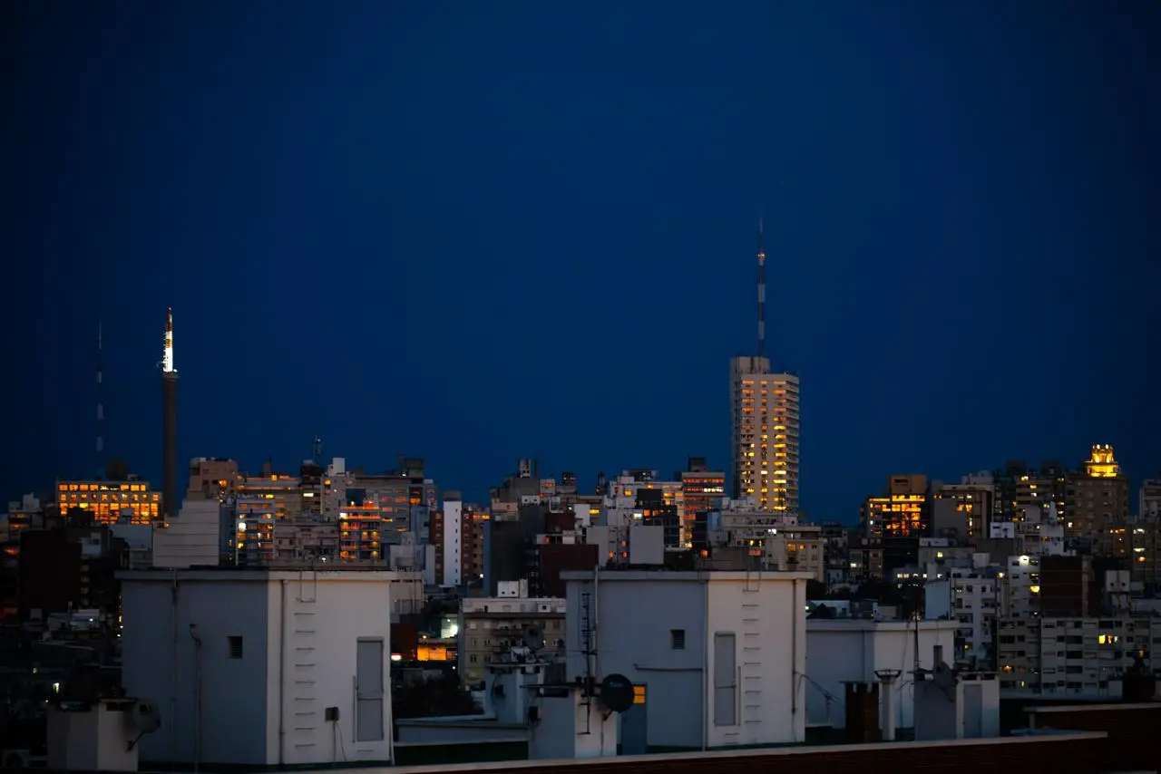 Cielo cubierto sobre Montevideo.