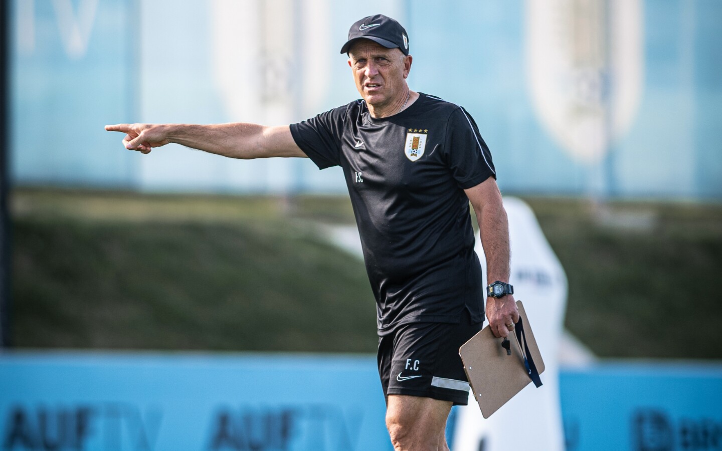 Fabián Coito, entrenador de la selección uruguaya Sub 20 durante un entrenamiento.