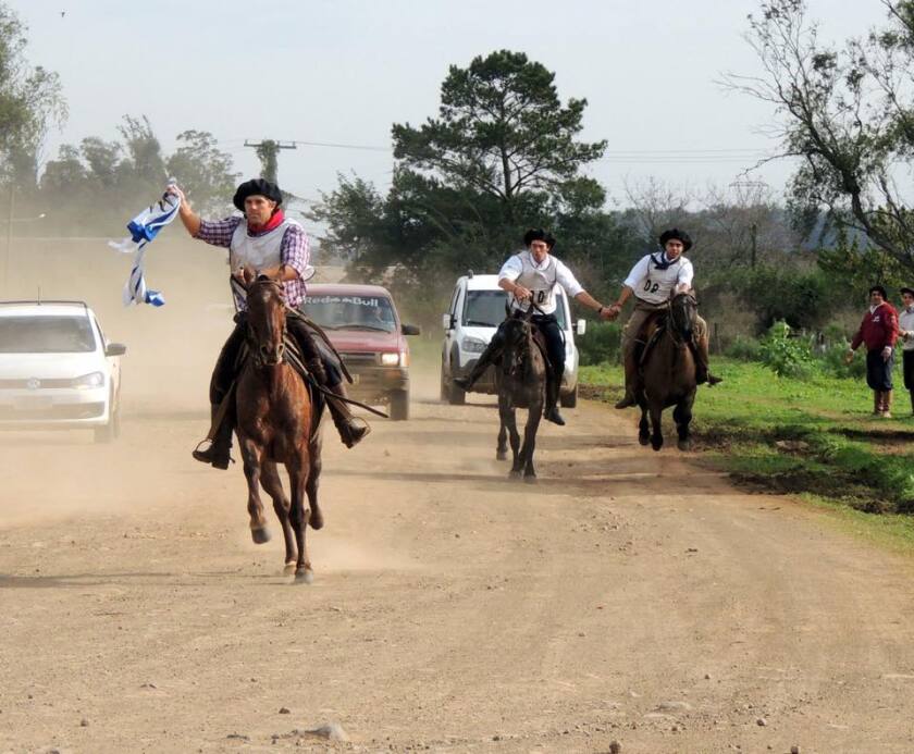 caprichosa-del-metejon-con-seco-silvera-ganando-en-alegrete.jpg