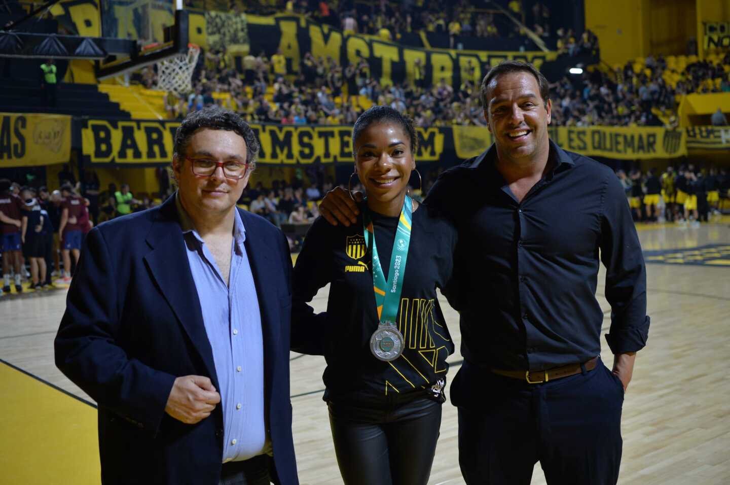 Leonardo Viñas, Déborah Rodríguez e Ignacio Ruglio en el Palacio Peñarol.