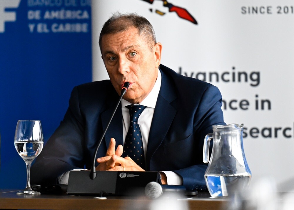 El ministro de Economía, Gabriel Oddone, en evento organizado por la CAF y Ridge