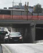 Habilitaron senda que va hacia el Centro en el túnel de Avenida Italia. Foto: Francisco Flores.