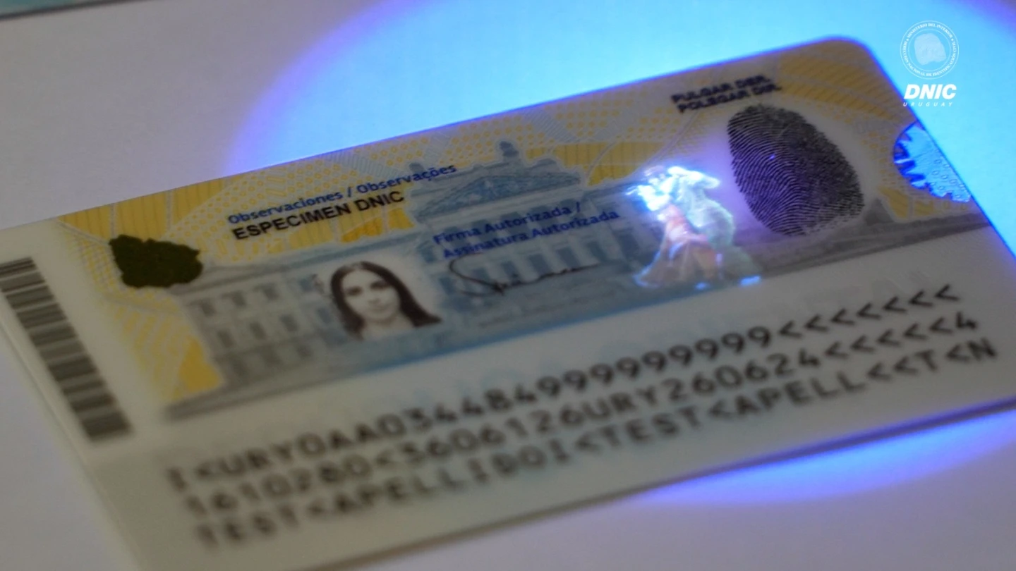 Nueva cédula de identidad en Uruguay.