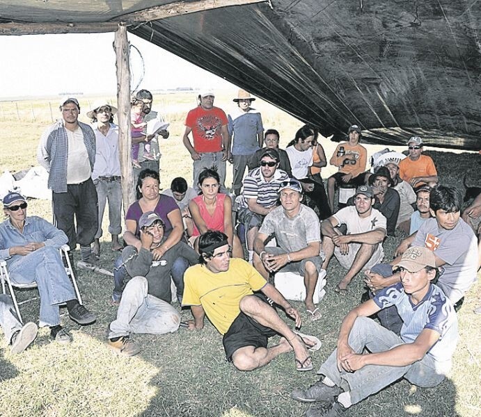 Mantienen ocupación de campo en Bella Unión - EL PAÍS Uruguay