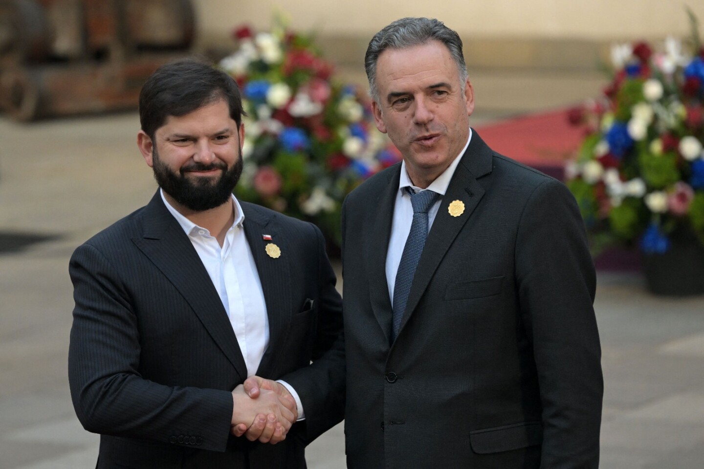 Gabriel Boric recibe a Yamandú Orsi en Chile.