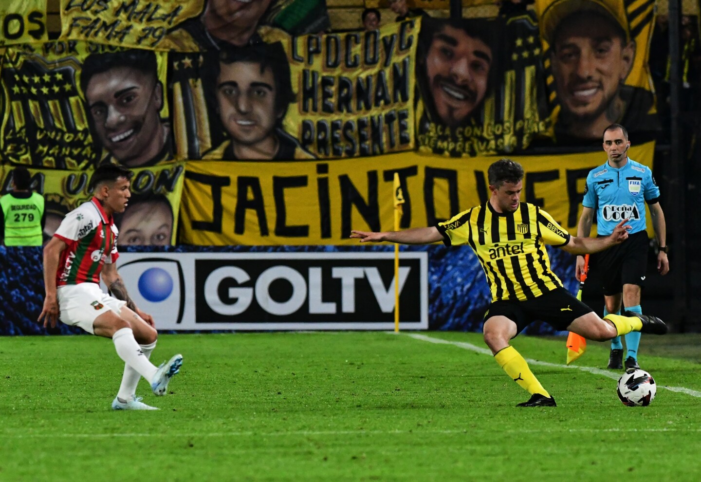 Lucas Hernández en el partido entre Peñarol y Deportivo Maldonado.
