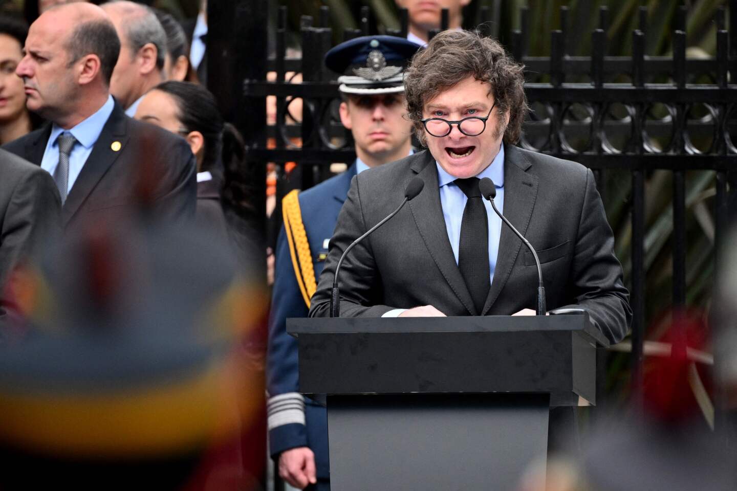 Javier Milei dando un discurso en Día del Veterano y de los Caídos en la Guerra de Malvinas.