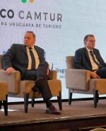 Álvaro Delgado, Guido Manini Ríos y Pablo Mieres durante un desayuno de candidatos organizado por la Cámara de Turismo