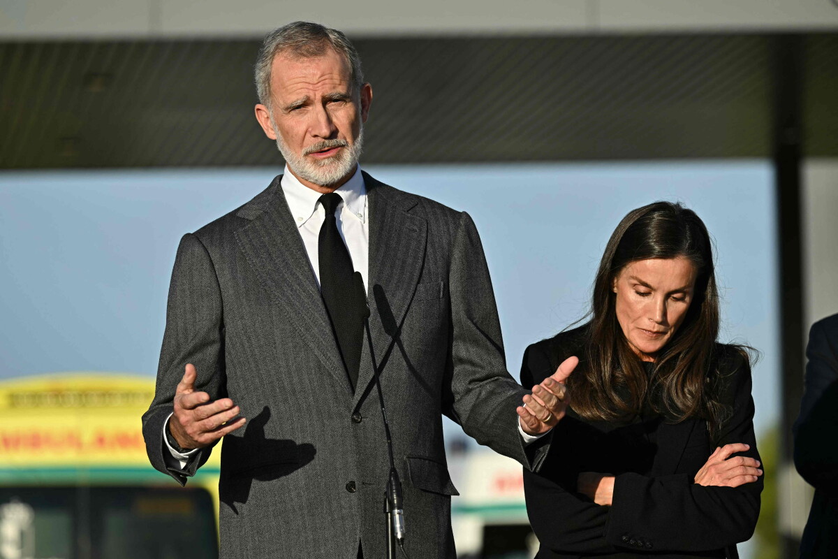 Tragedia ferroviaria en España: rey Felipe VI exige "medidas" tras choque de trenes que dejó 69 muertos