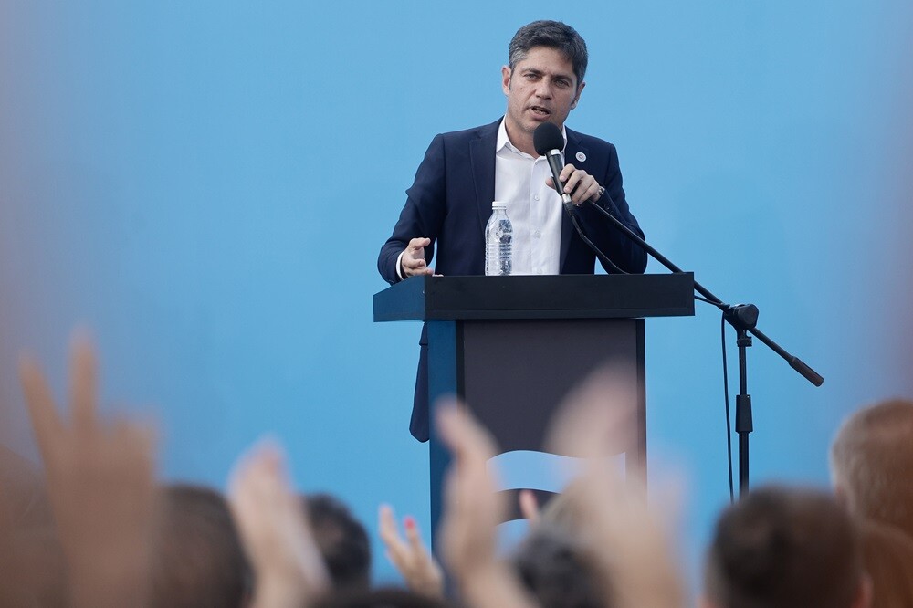 Milei y el peronista Kicillof cierran sus campañas para las legislativas del domingo