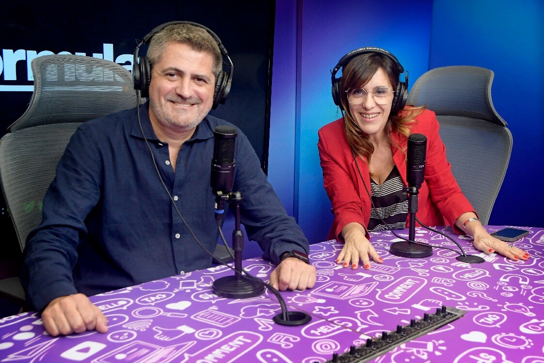 Alejandro "Bicho" Amaral y Paula Scorza conducen "La Fórmula", un nuevo periodístico que se puede ver en You Tube.