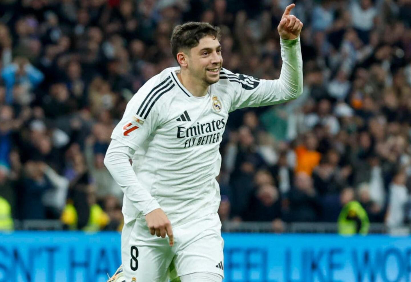 Federico Valverde celebra su gol en el partido entre Real Madrid y Sevilla.