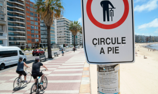 Carteles de Circule a (6669468).bmp