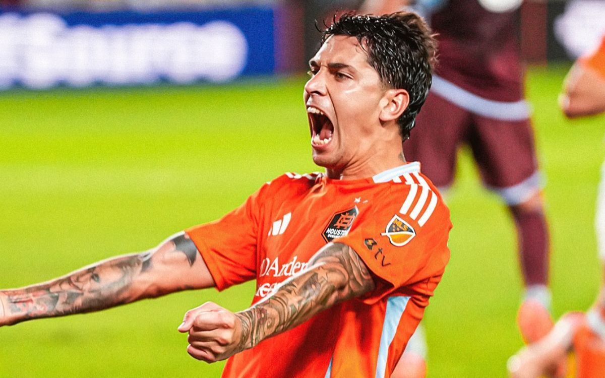 Franco Escobar y el festejo con la camiseta de Houston Dynamo, su último equipo en la MLS.