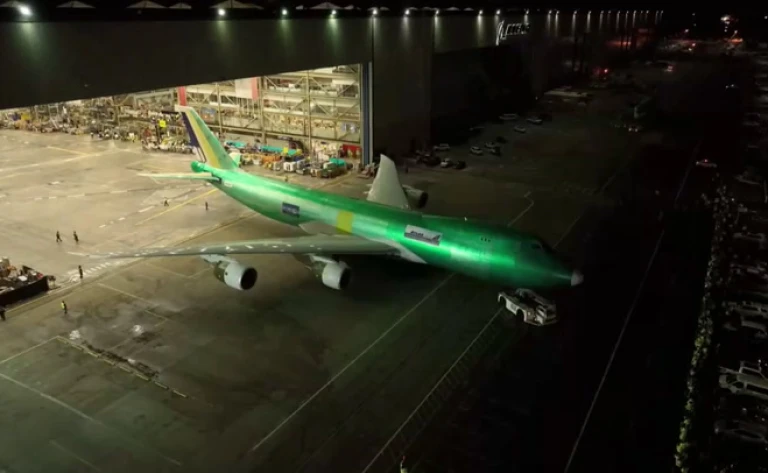 Boeing despide con honores a su emblemático 747 o "Reina de los cielos"