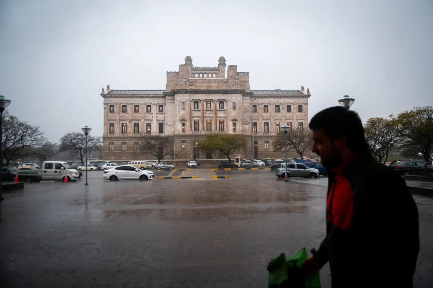 Palacio Legislativo en dia de lluvia