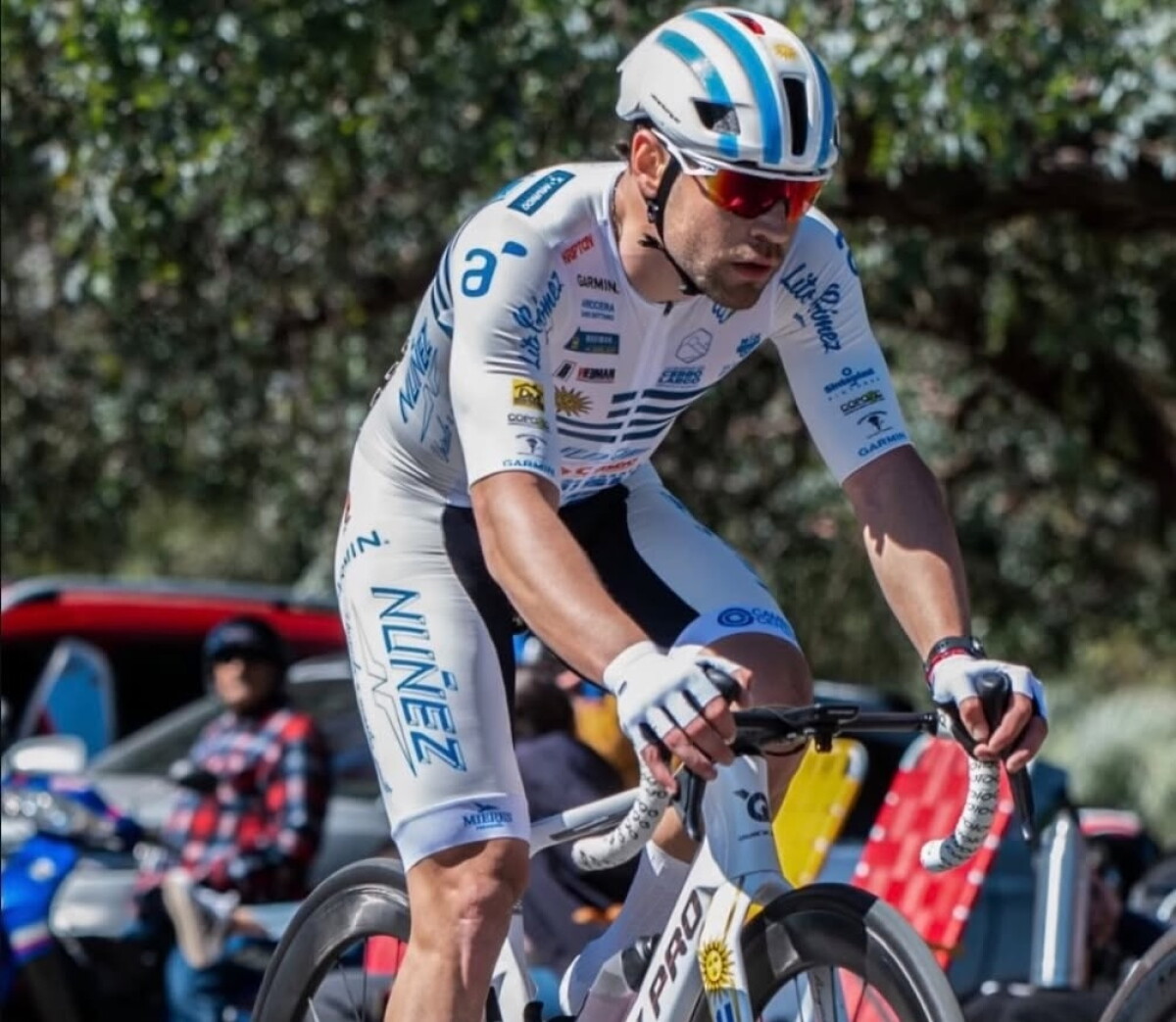 Ciclismo: Leonel Rodríguez se va a competir a China con una camiseta especial que le tienen preparada