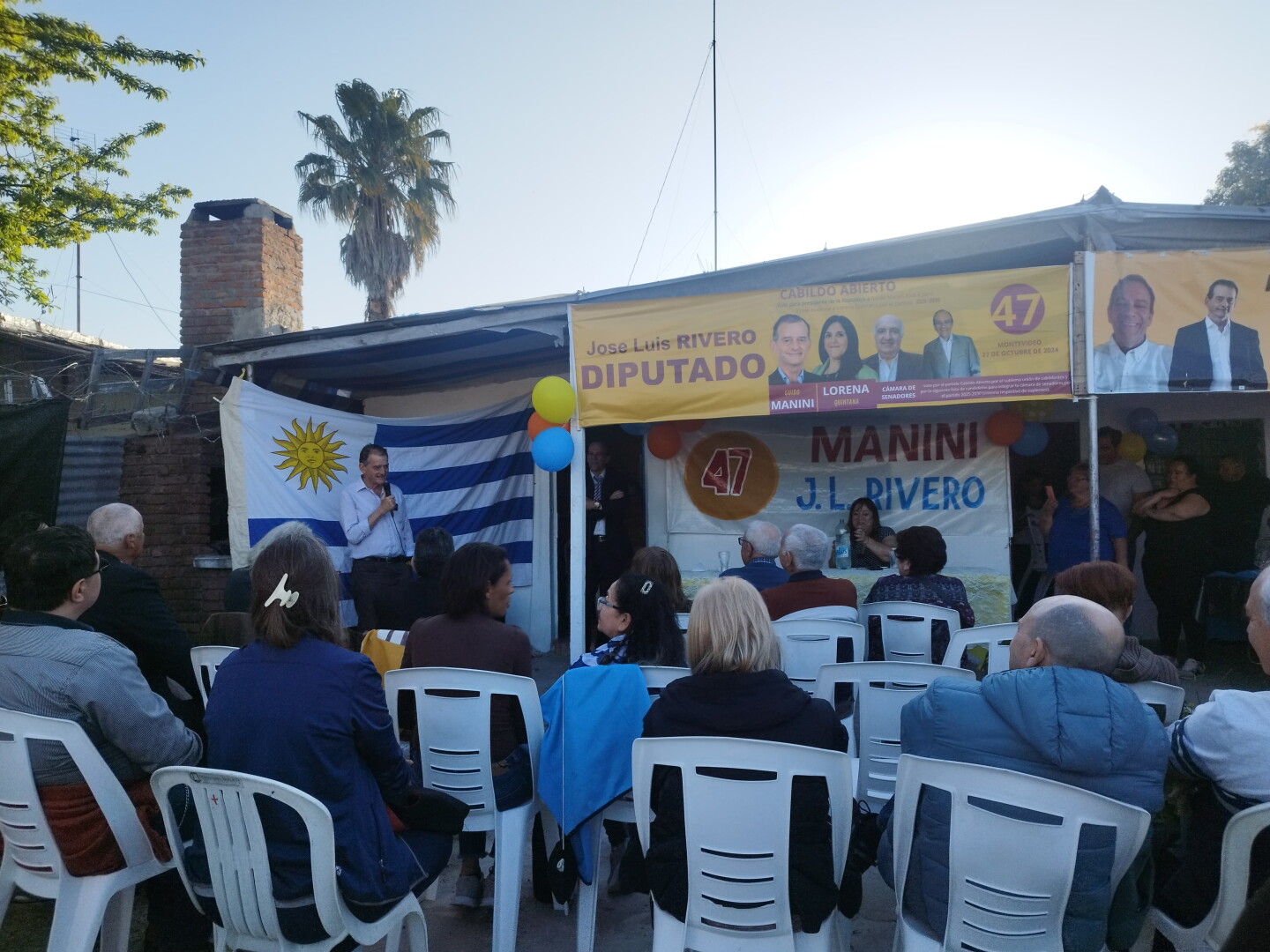 Manini en un acto en el barrio Casavalle.