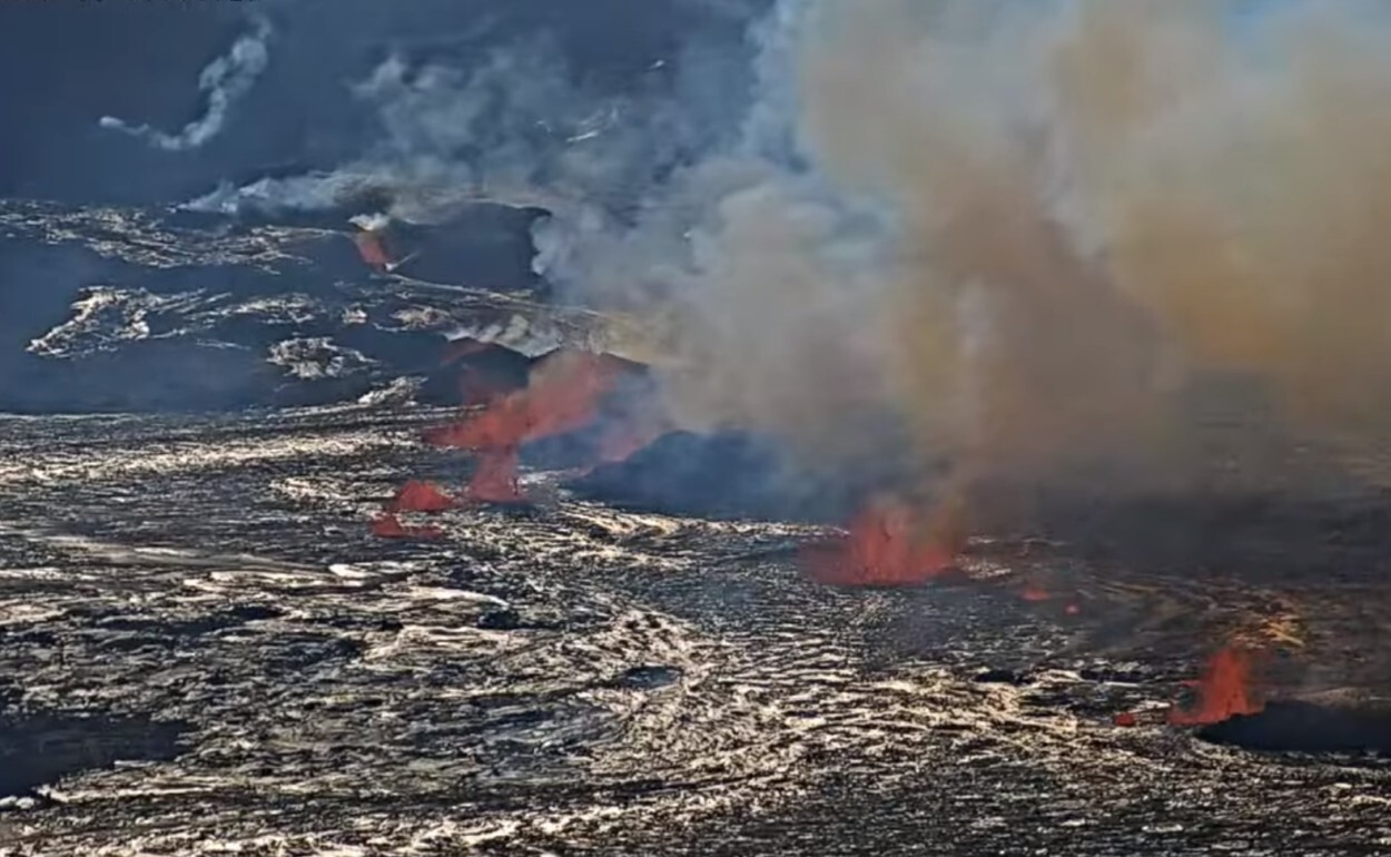 Erupción del volcán Kilauea y lava fluyendo en la mañana de este lunes 11 de setiembre de 2023.