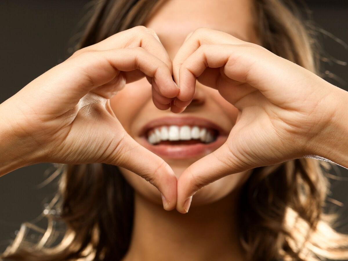 Mujer sonriendo.