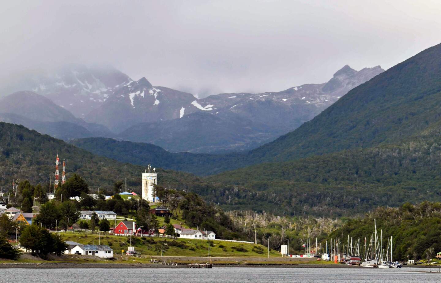 Vista de Puerto Williams, Chile.