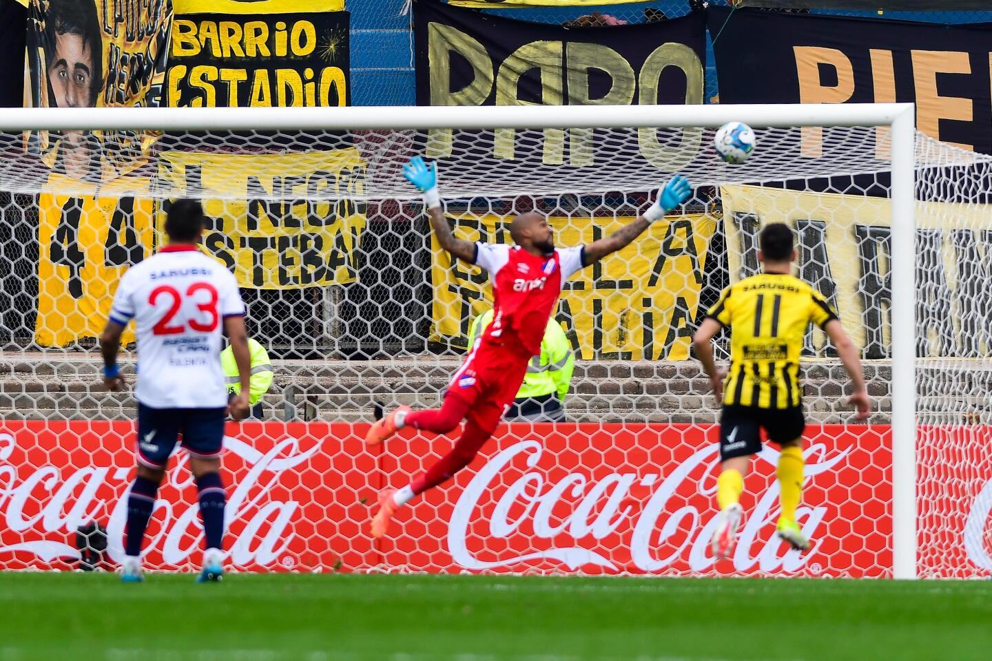 El gol de Leonardo Fernández en el clásico entre Nacional y Peñarol por el Torneo Intermedio.