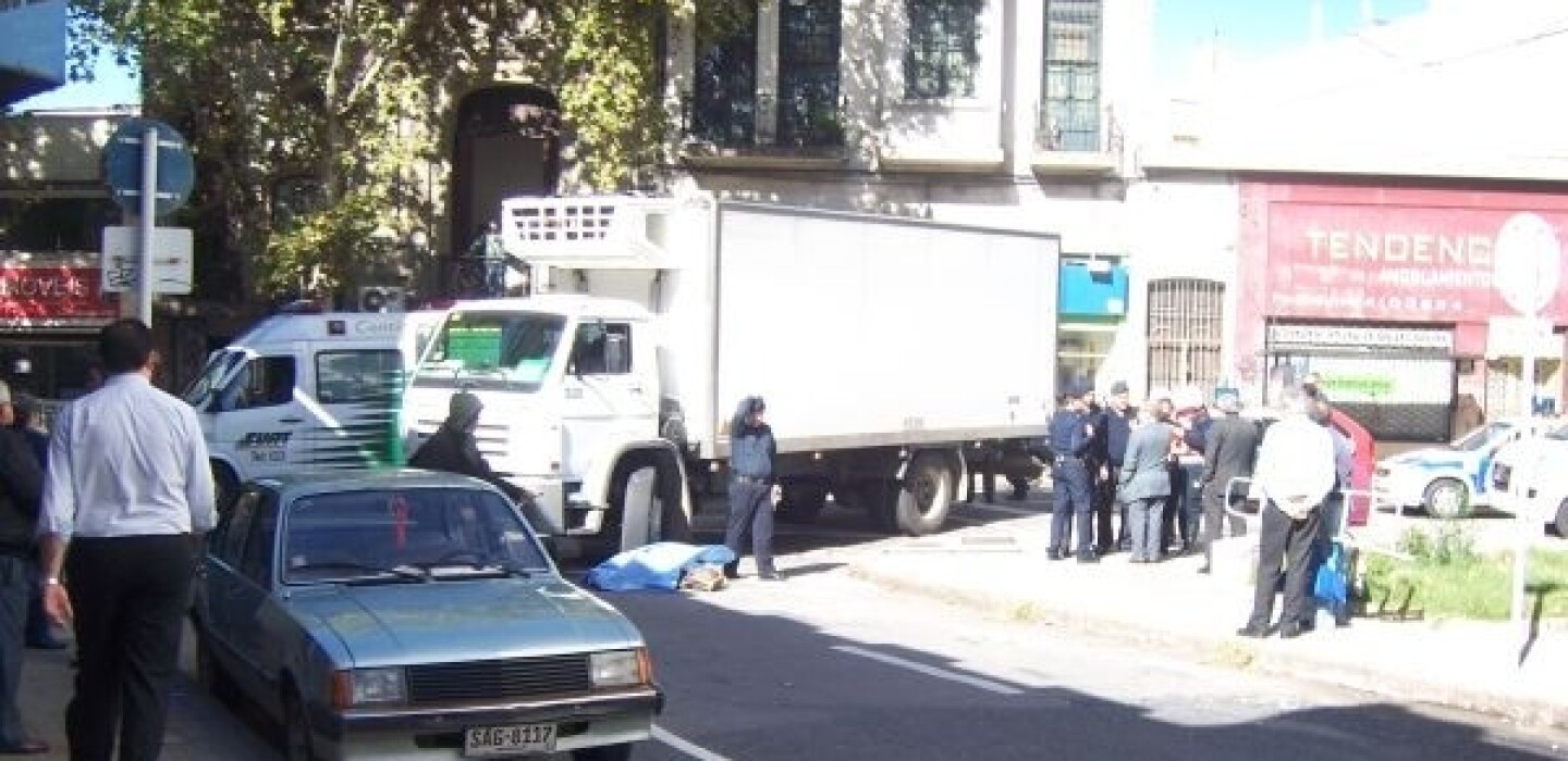 Mujer falleció tras ser embestida por camión - EL PAÍS Uruguay