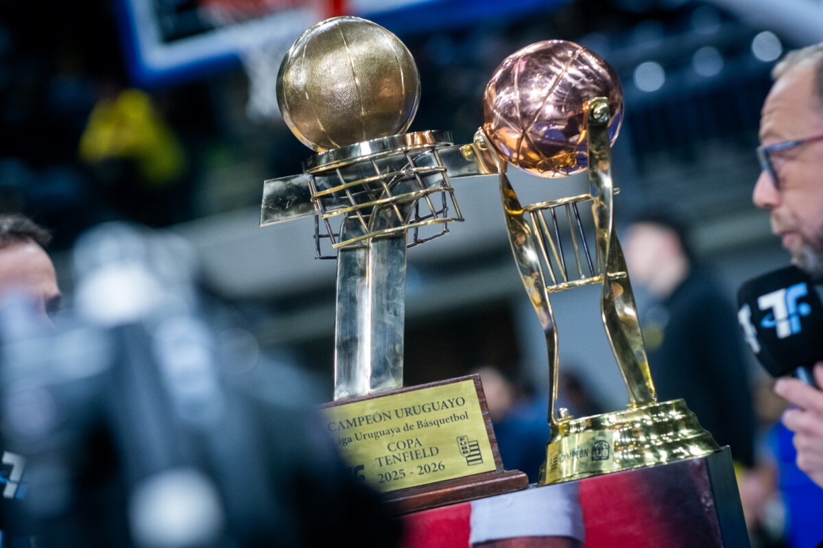 Trofeos de la Liga Uruguaya de Básquetbol 2025-26.